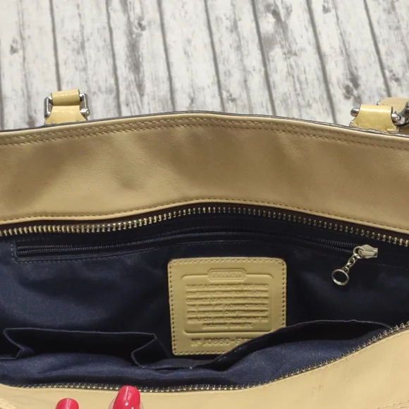 Coach Beige Leather Handbag - Picture 6 of 16
